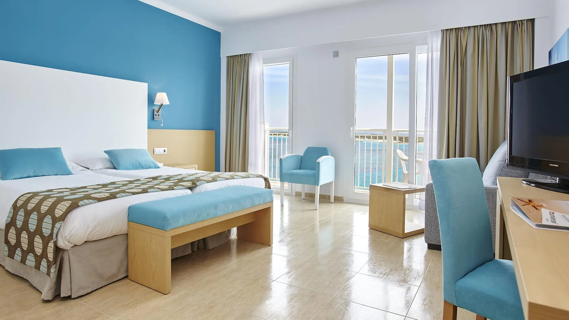 Universal Hotel Marques Colonia de Sant Jordi 4*,  Španělsko